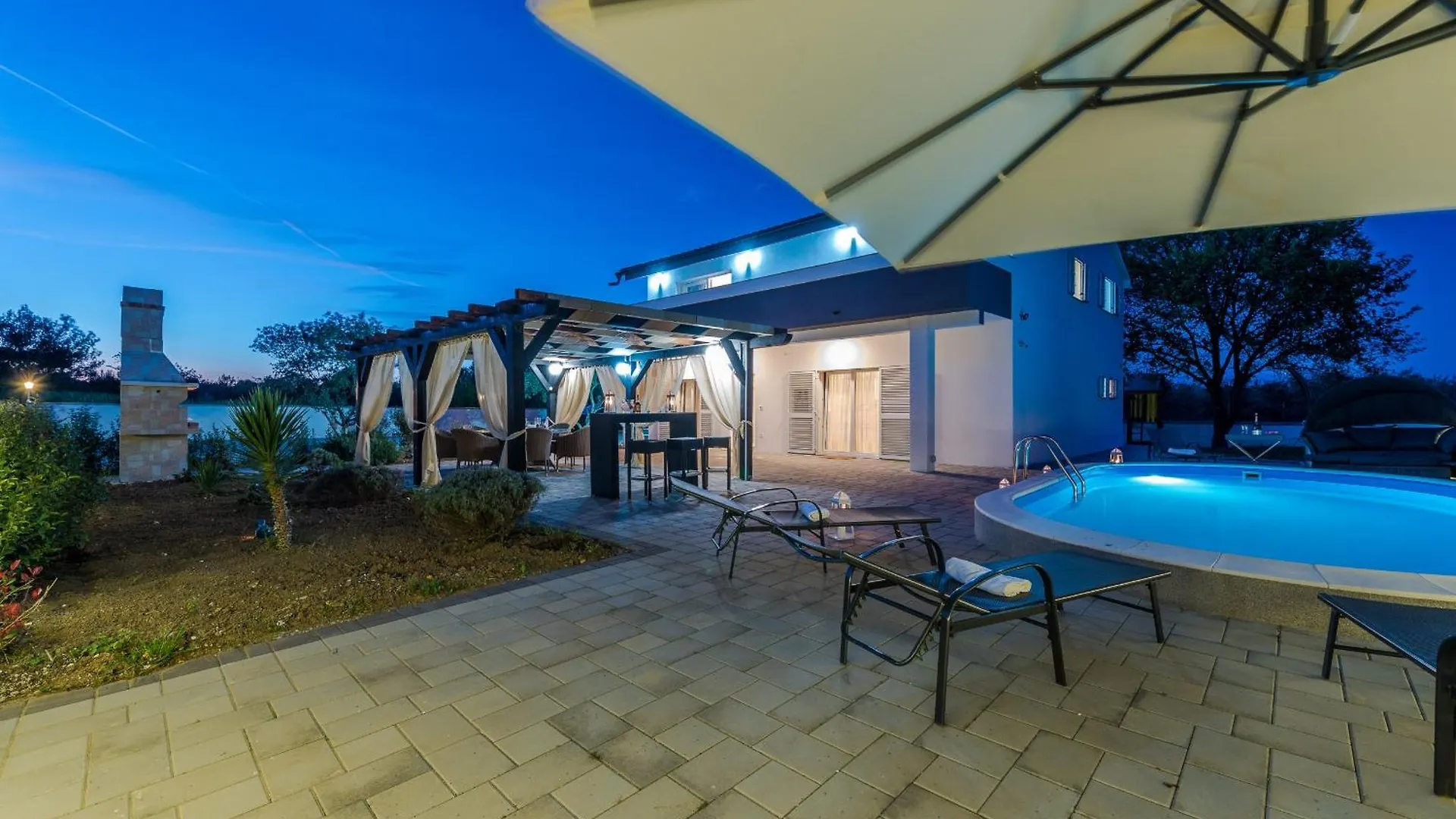 Beautiful Villa Horizon زادار