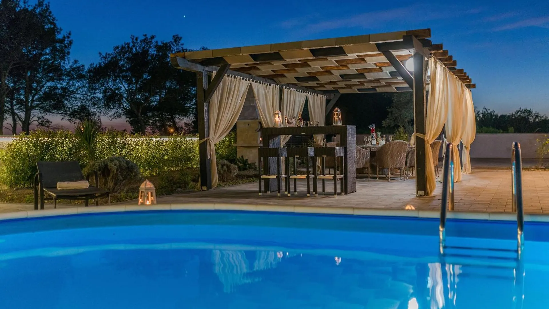 Beautiful Villa Horizon زادار