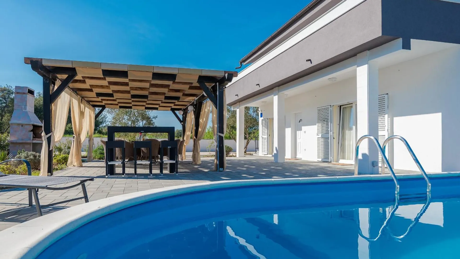 Beautiful Villa Horizon زادار